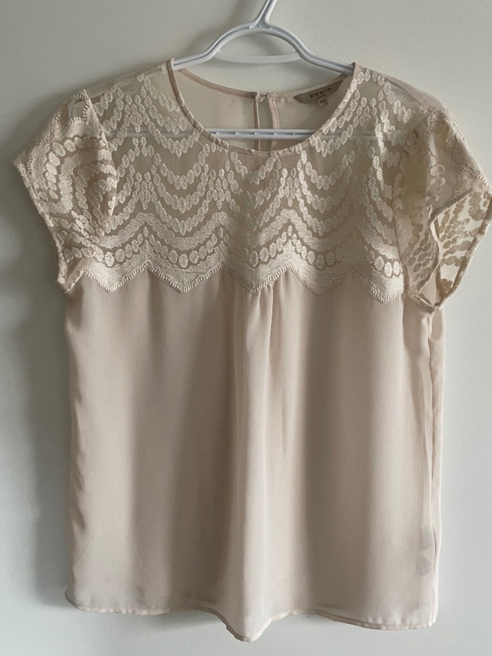 EUC RW&CO. Flowy Loose Sheer Short Sleeved Blouse with Lace Insert in Cream Med.